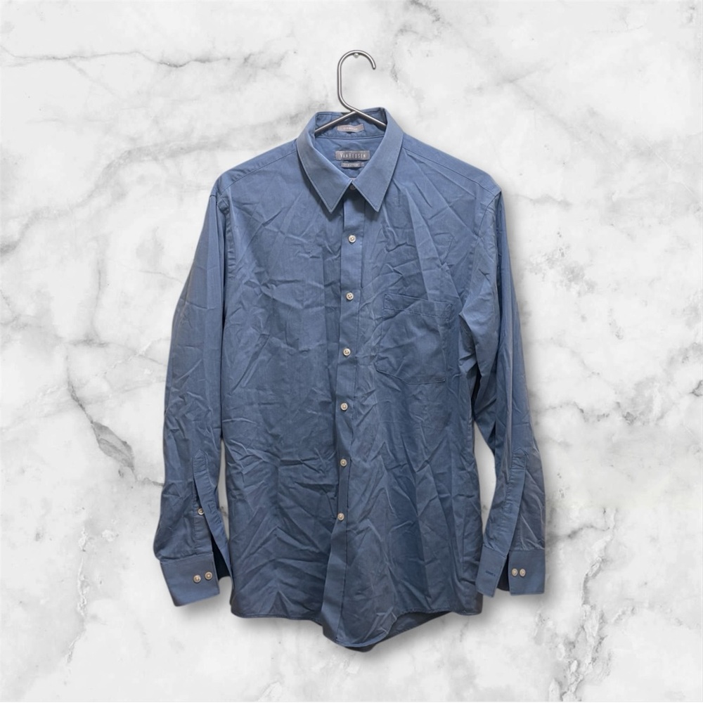VAN HEUSEN BLUE LONG SLEEVE BUTTON UP POCKET FITTED CHAMBRAY DRESS SHIRT
